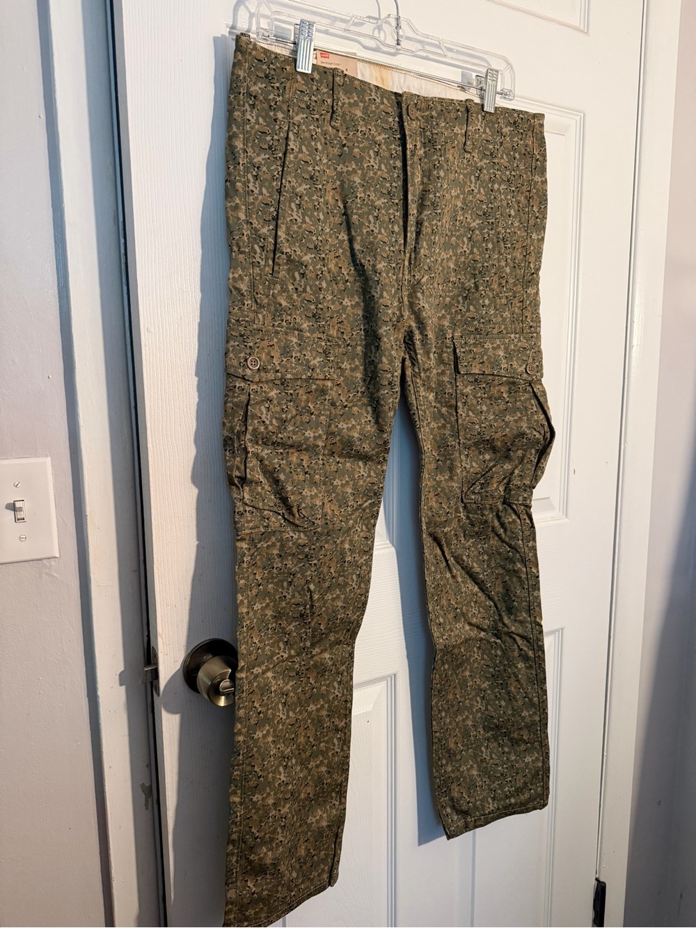 Levi's Men's Digital Olive Camouflage Cargo Pants